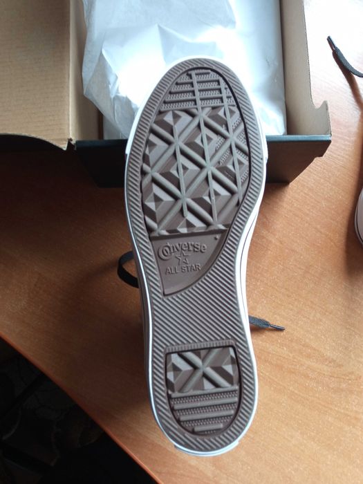 Нові оригінальні кросівки Converse