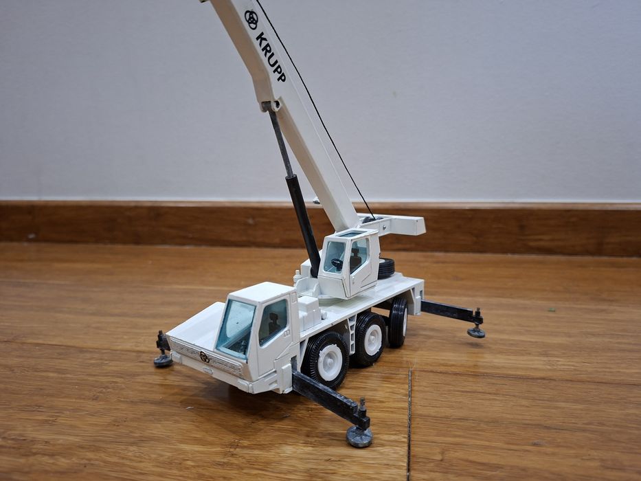 Model NZG 283 Żuraw teleskopowy Krupp KMK 3035 1:50 | Metal W. Germany