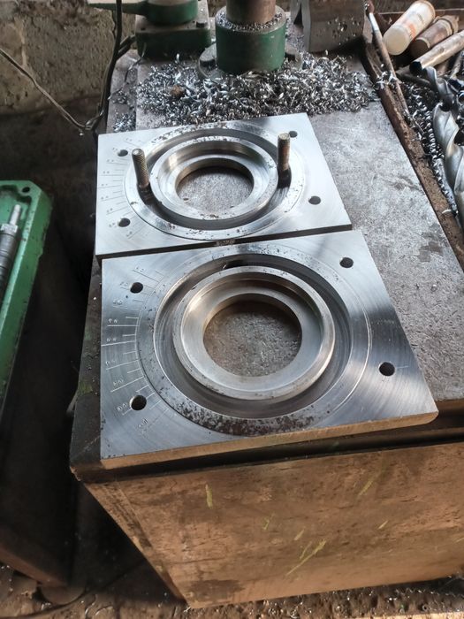 Продам вертикально-фрезерну головку для НГФ 110