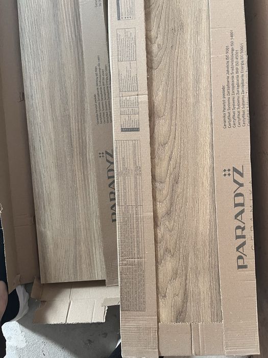 Plytki gresowe Paradyż Prettywood 4 paczki  po 1,42 m2