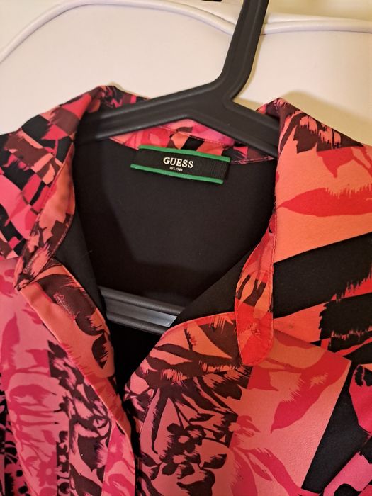 Vestido camiseiro Guess