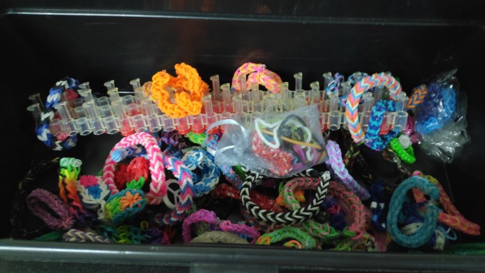 Material variado para fazer acessórios de elástico