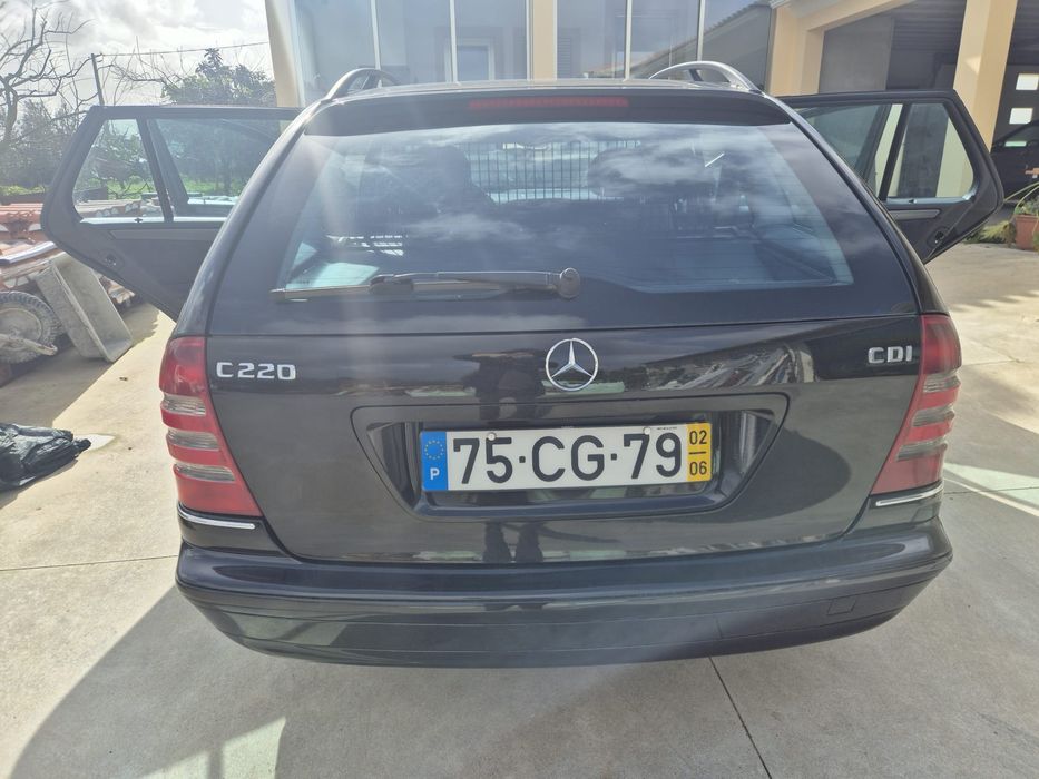 Mercedes benz C220 carrinha 2002 Excelente Estado

Mercedes-Benz C22