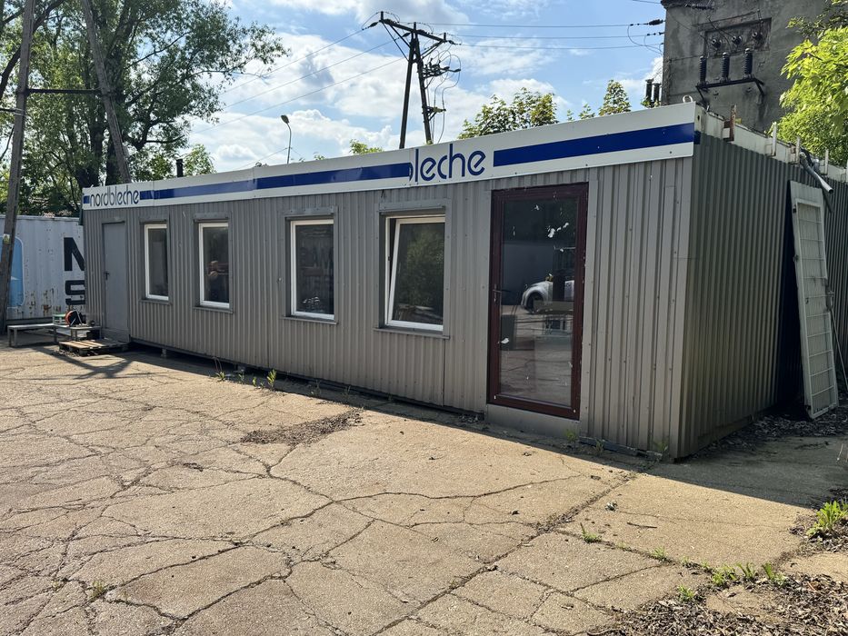 Biurowiec z kontenerow 72 m2.