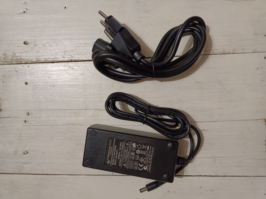Сетевой AC адаптер 12V 5000 mA
