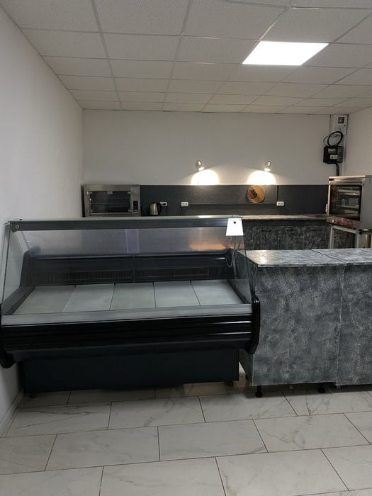 Продається холодильна вітрина 1,6 м , до 8 град