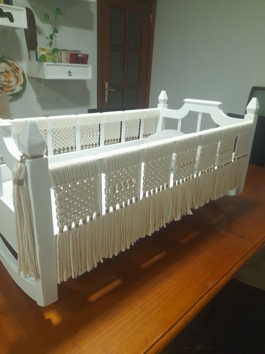 Berço baloiço com macramé