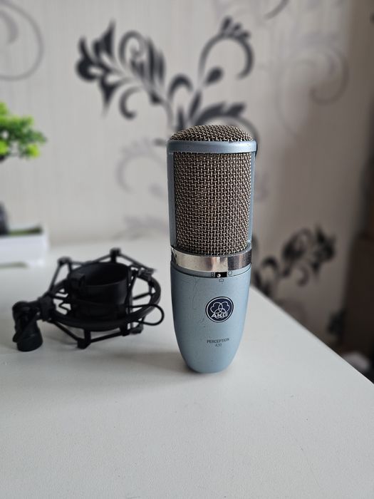 Студійний конденсаторний мікрофон AKG Perception P420 P220 blue Опис!