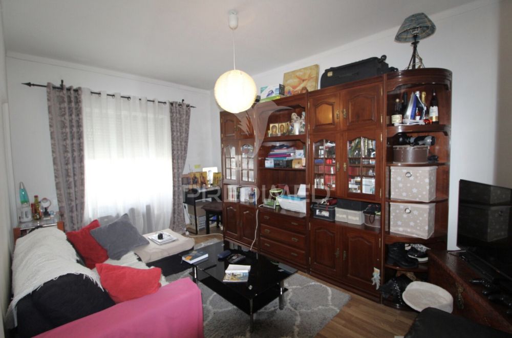 T1 r/chão adaptado a T2 com quintal – Alcochete