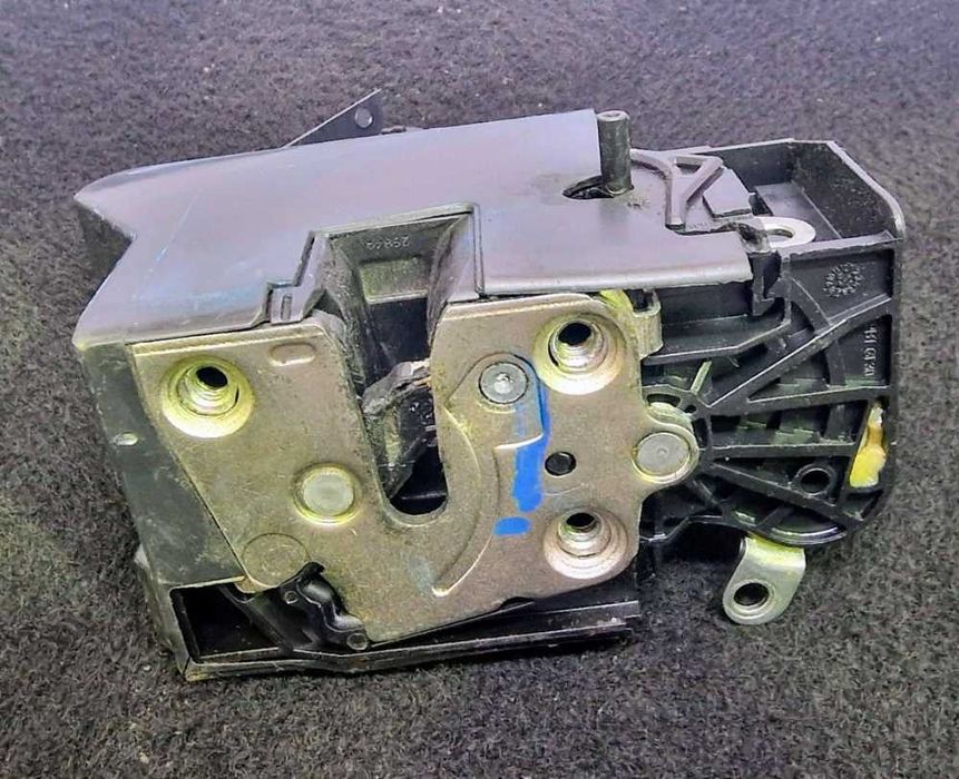 Fechadura / Fecho Porta Trás Esquerdo 825033585RD - DACIA LOGAN MCV II