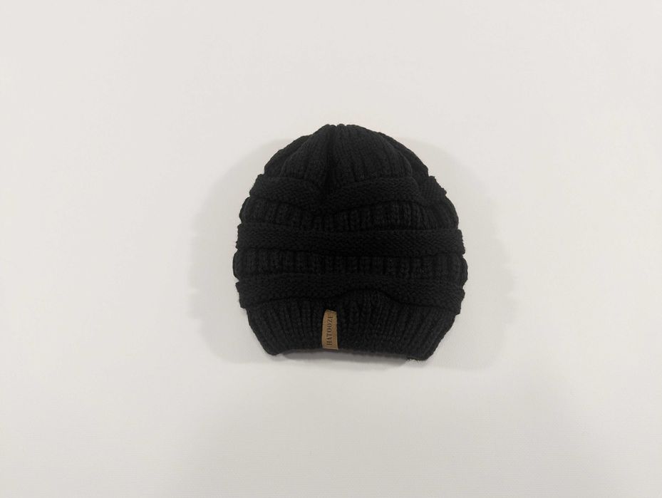 Czarna damska zimowa czapka HATOOZE