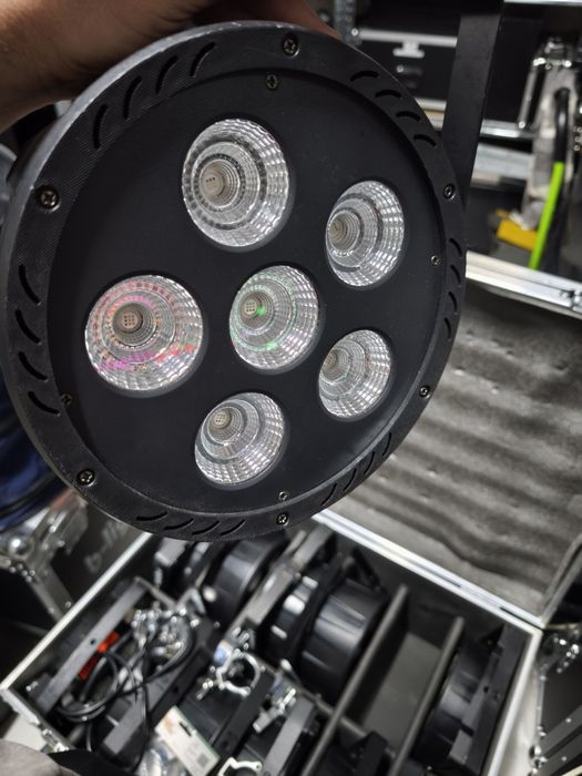 Vendo 12 cobs led par 30*7 com case - impecáveis