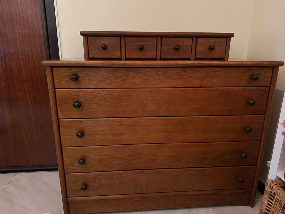 Cómoda em pinho mel com e com espelho5 gavetas