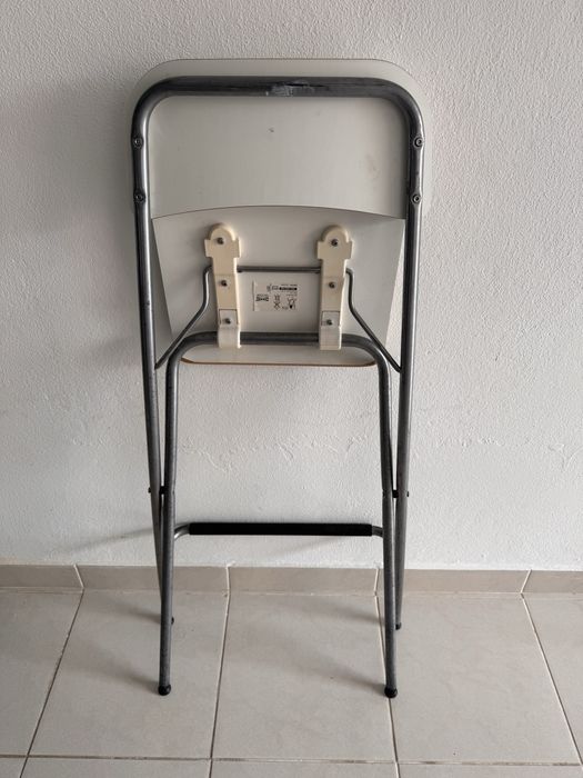 Duas Cadeiras altas dobráveis