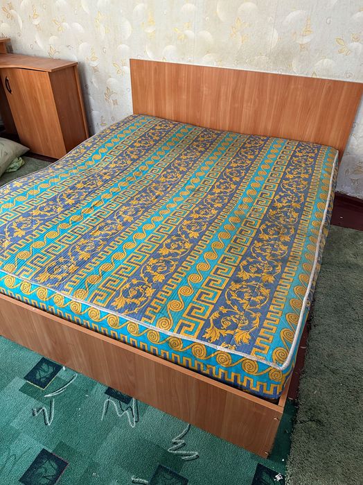 Шафи, ліжко, сервант