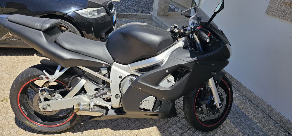 Vendo yamaha r6 2001 a precisar de sintonizar carboradores