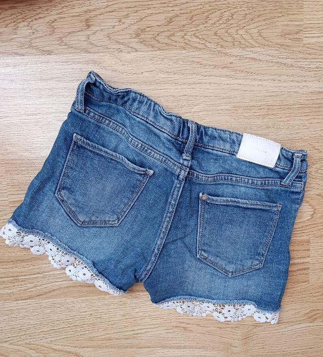Джинсові шорти H&M &Denim на 10-11 років.
Пояс (гумка-утяжка + спереду