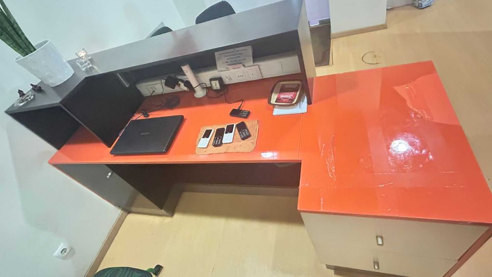 Electrified counter with radio/audio reader64737761159041123