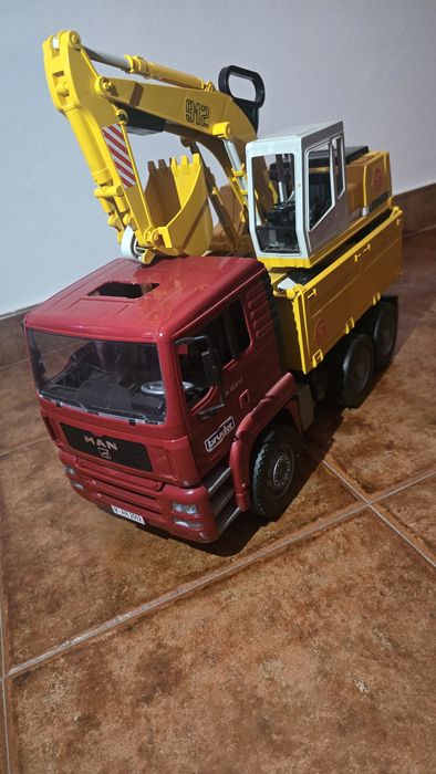 Replica de camião + escavadora