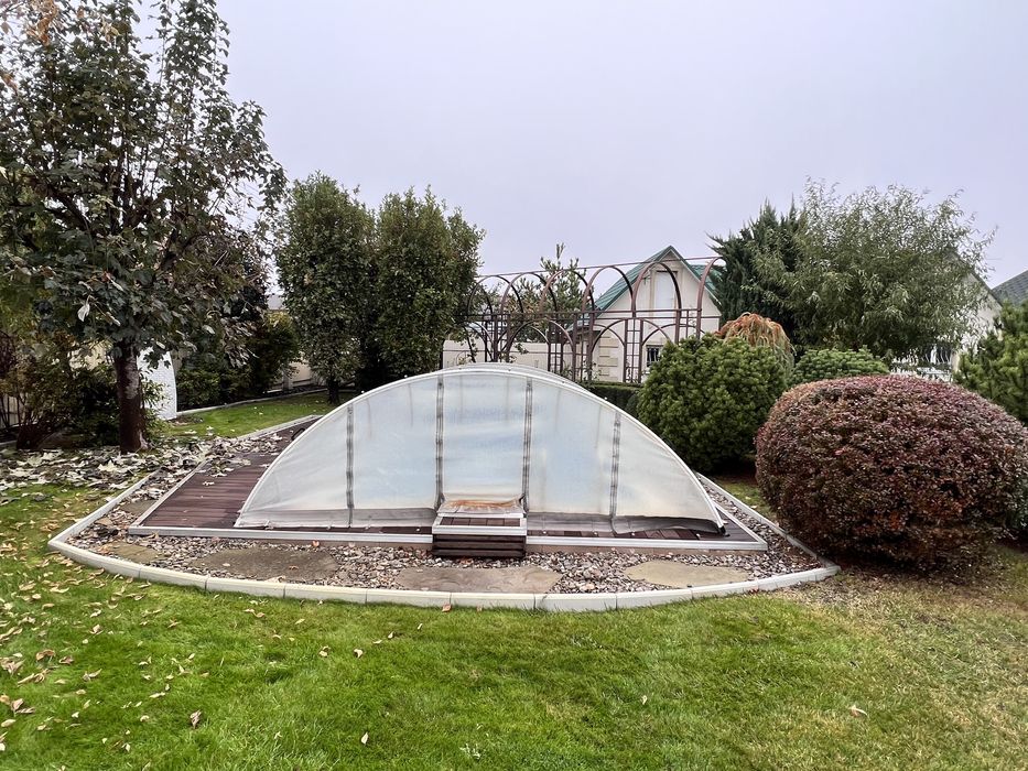 Продаж будинку  з басейном в місті Буча