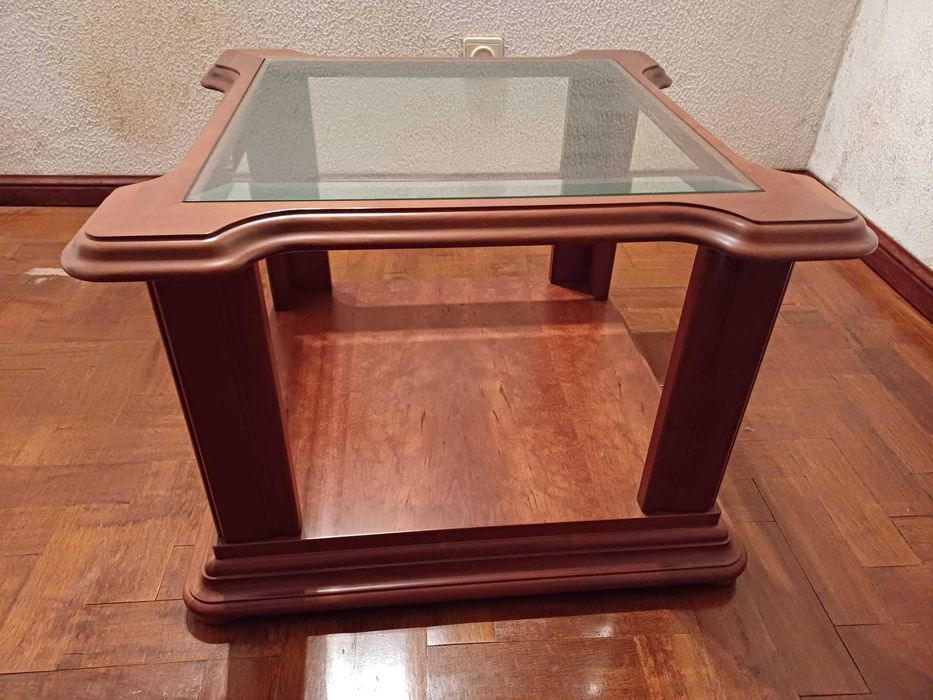 Mesa de centro em cerejeira