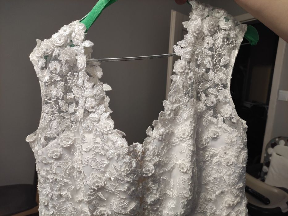 Suknia ślubna - śnieżnobiała