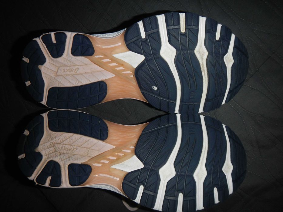 ASICS GT2000 buty do biegania plaskostopie 39