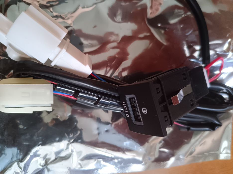 Гнездо USB  в штатное место для Фольксваген golf caddy