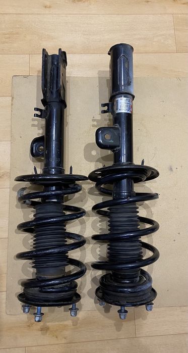 Продам передні амортизатори
