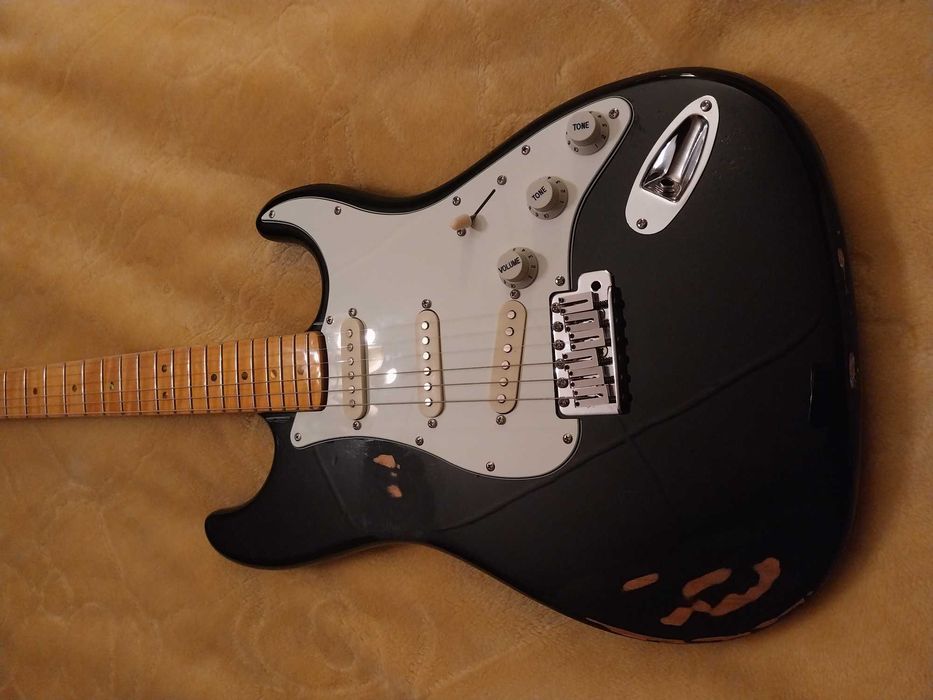 Vendo as minhas guitarras amplificadores e peças soltas para guitarras