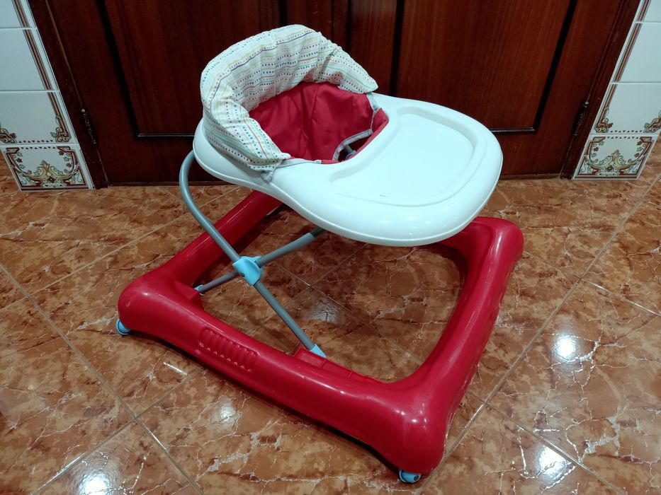 Andarilho andador para bebé.