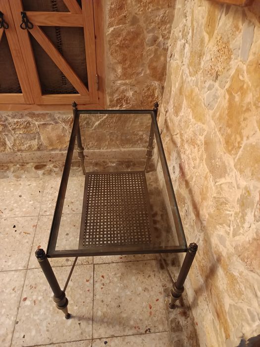 Peça  rara,vintage .Em  vidro e metal amarelo