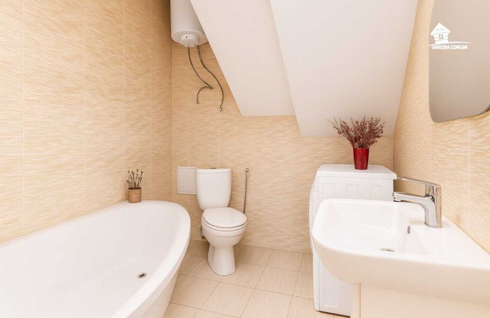 Київ. Будинок 280 кв. Ділянка 15 соток, до 15 осіб.