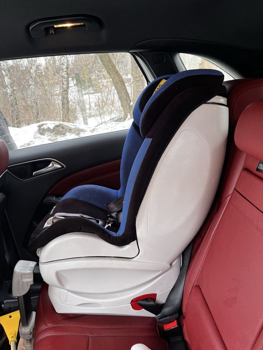 Дитяче автокрісло