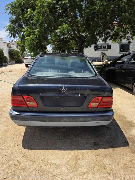 Mercedes E200 Kompressor (210 045)