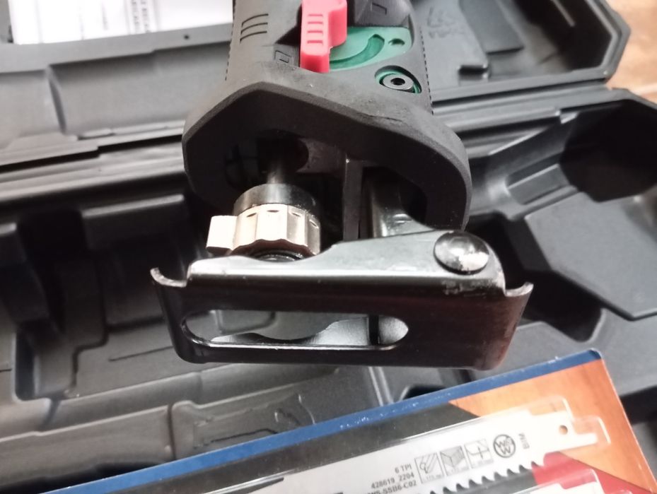 Serra sabre / serrote a bateria Parkside 20V