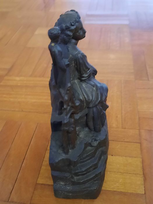 Escultura decorativa antiga em tom grafite - 17,5 cm