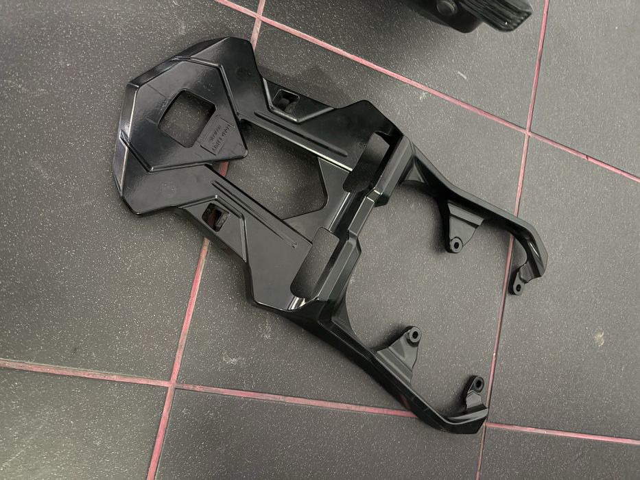 Top case e suporte MT 07