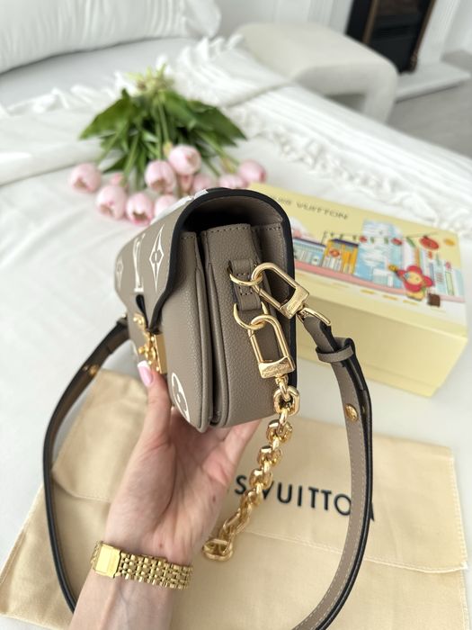 Сумка Louis Vuitton Pochette Metis East West чорна, бежева