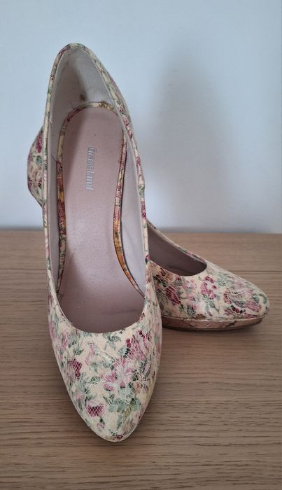 Kwiatowe koronkowe szpilki 40