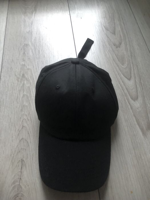 Czapka czarna z daszkiem