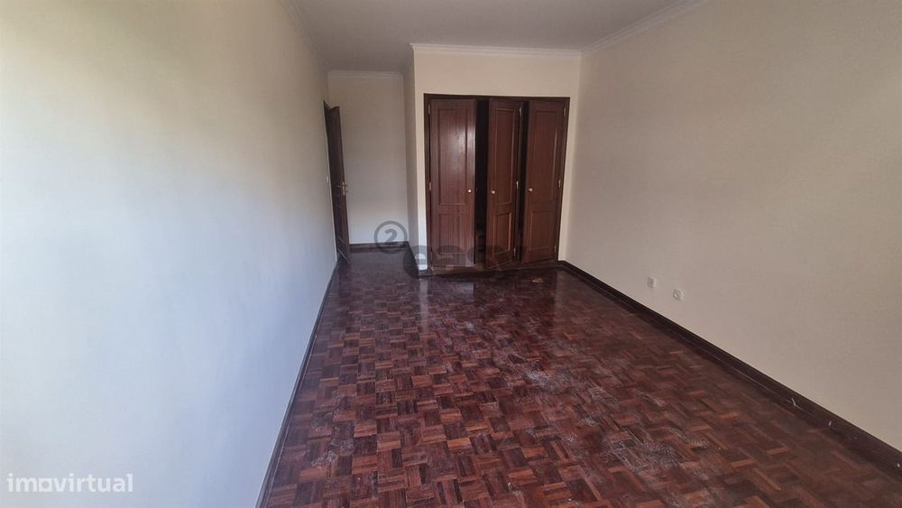 T2 na Cavaleira com parqueamento