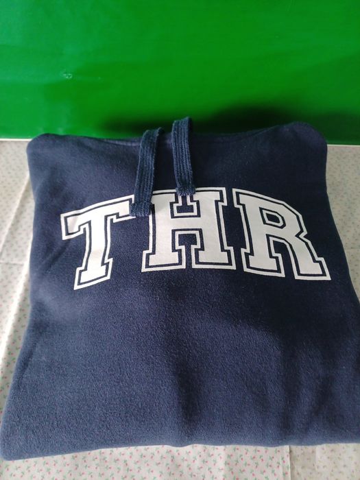 Camisola de marca com carapuço.5 euros
