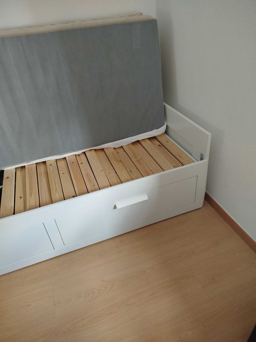 Cama dupla com gavetões