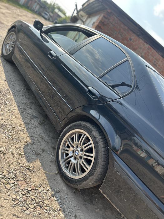 BMW e39. 2.5 бензин. 2001