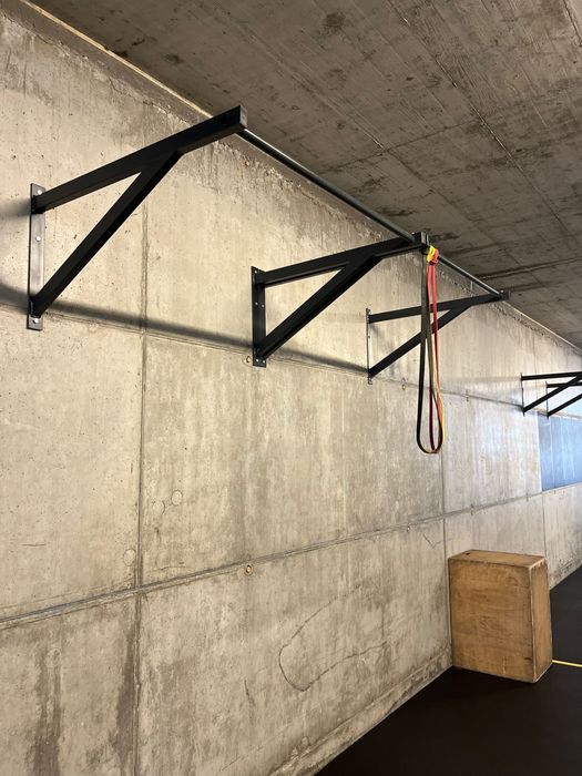 Barras de pull up e elevações