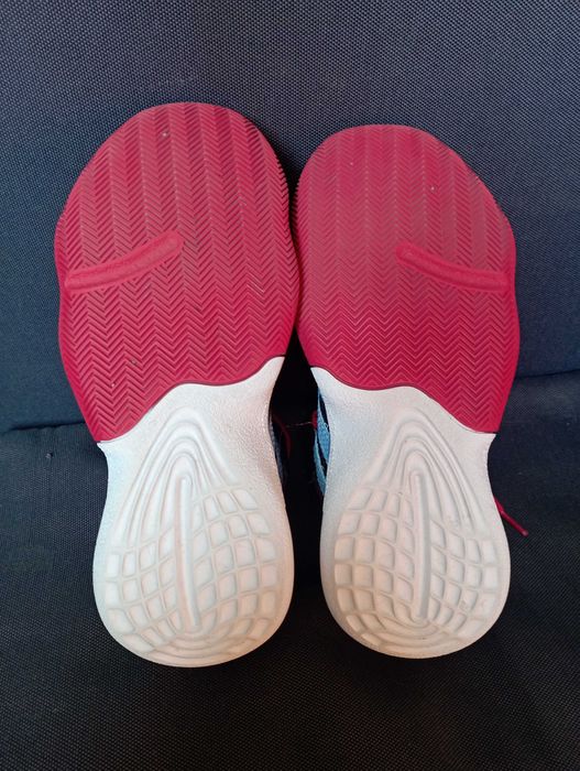 Кроссовки Adidas.