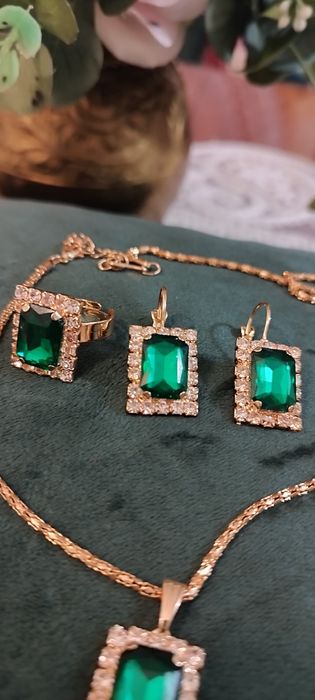 Komplet biżuterii z zegarkiem