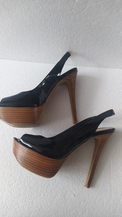 Szpilki czarne lakierki r. 37,5 Jessica Simpson