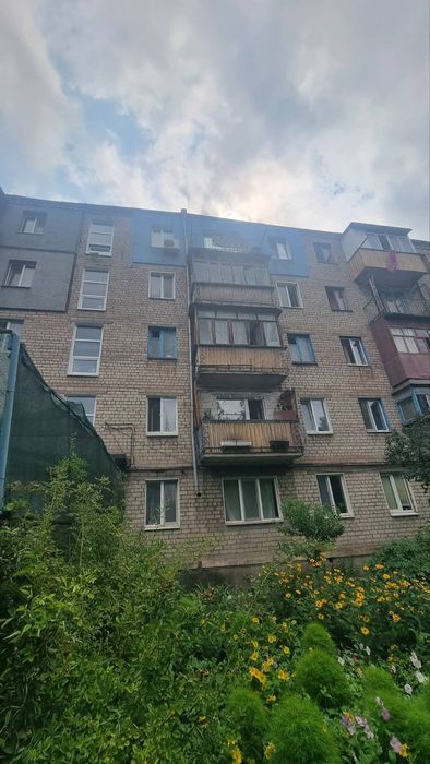 Продам 3 кімнатну квартиру по Героїв  правого сектору  ( югок)